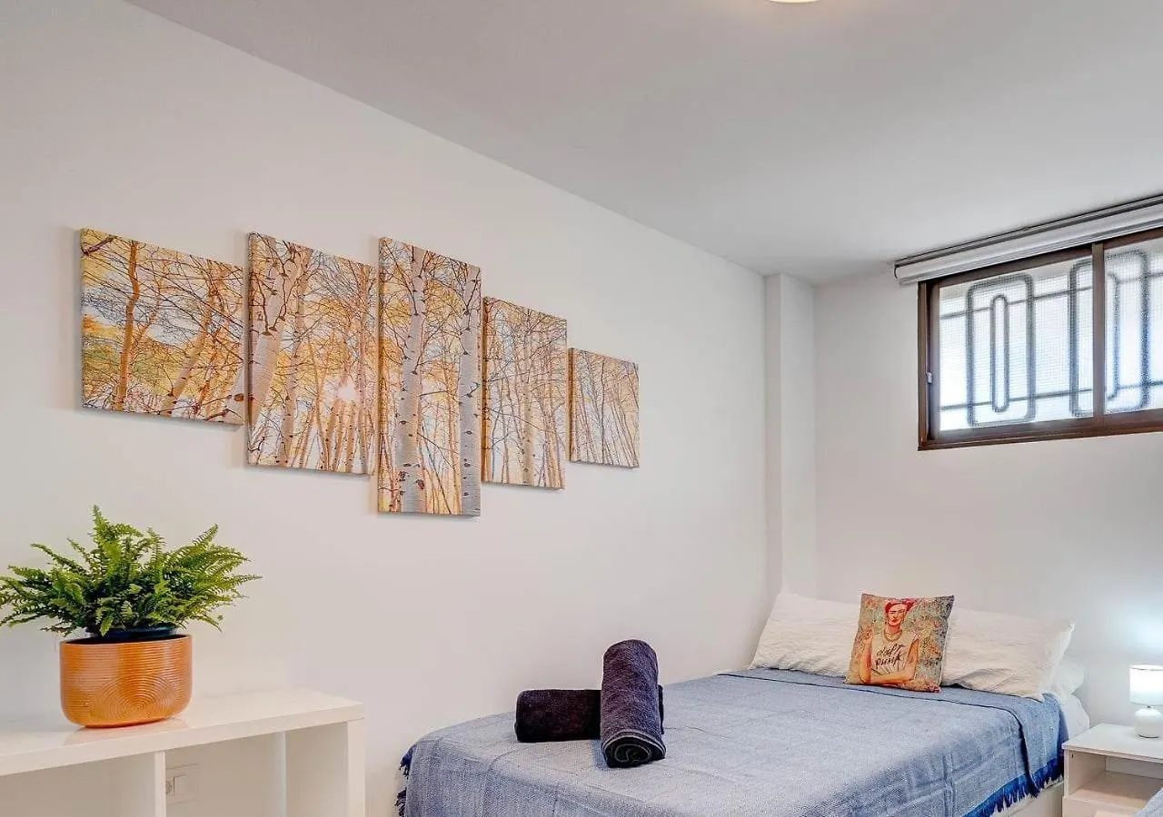 Stylish Flat And Pool With 3 Rooms, Sleeps 6, Los Cristianos Los Cristianos  0*, Los Cristianos (Tenerife) Spain