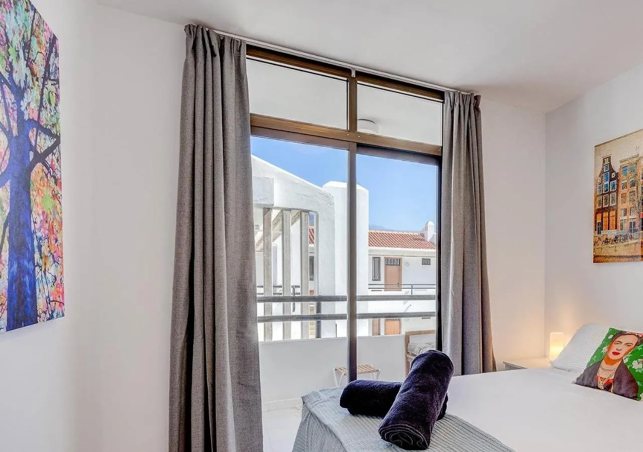 Apartment Stylish Flat And Pool With 3 Rooms, Sleeps 6, Los Cristianos Los Cristianos  Spain